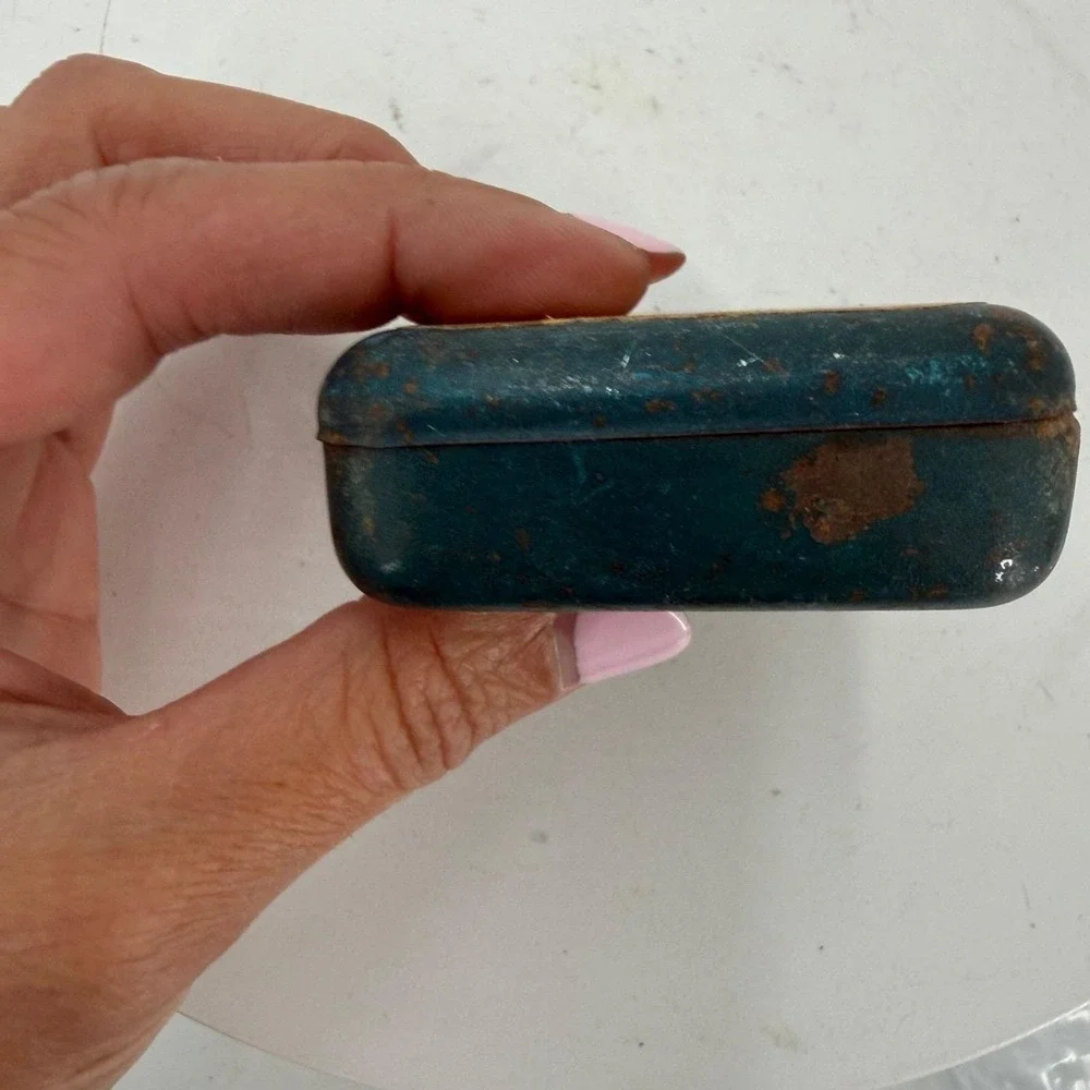 Vtg French pharmacy tin 
